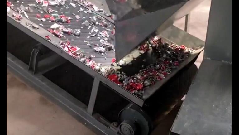 彩钢瓦破碎易拉罐破碎断桥铝材料破碎设备客户作业现场